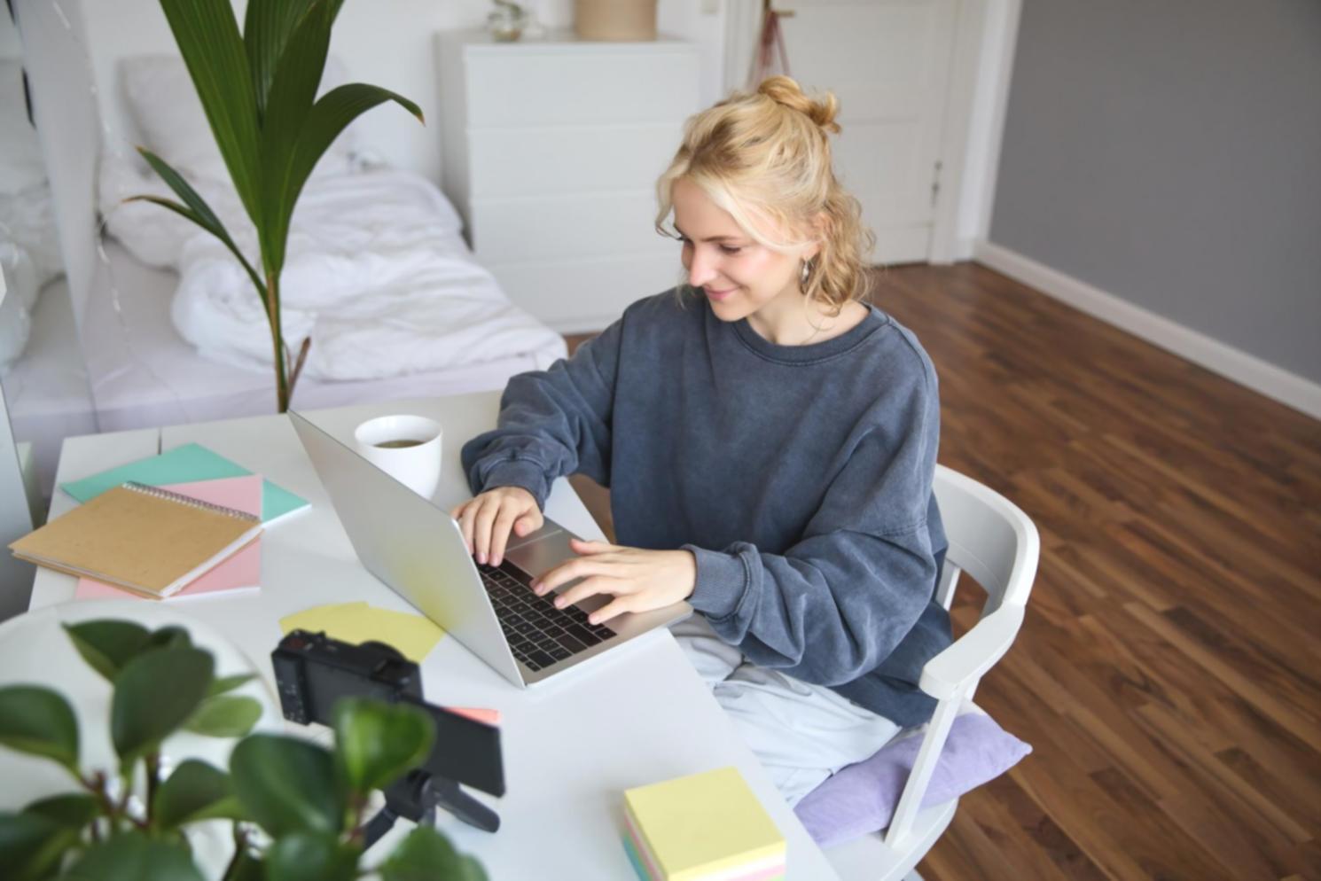 Environnement de travail moderne avec analyses financières